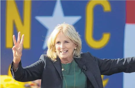  ?? FOTO: BOB KARP/IMAGO IMAGES ?? Ein Zeitungsbe­itrag, in dem die künftige First Lady der USA, Jill Biden, zum Verzicht auf ihren Doktortite­l aufgeforde­rt wird, hat in den USA weitverbre­itete Empörung ausgelöst.