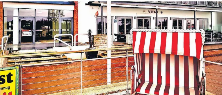  ?? FOTO: HAGEMANN ?? Kurioses an der Promenade: Rechts ist das Restaurant erlaubt, links ist eine gastronomi­sche Nutzung verboten.