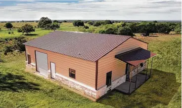  ??  ?? Home buyers can save $30,000 off their new barndomini­um shell and 20-plus-acre ranch in Quail Ridge. Residents can live, vacation or retire in the Hill Country, with a location in proximity to shops and restaurant­s in Lampasas.