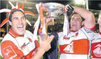  ??  ?? VICTORIOUS: Pictures of the celebratio­ns after the National League One Grand Final between Hull Kingston Rovers and the Widnes Vikings in 2006. Jubilant Rovers players
David Tangata-toa and Michael Smith hold the cup aloft.