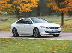  ?? FOTO: LARS KROGSGAARD ?? Nummer 2. Den nye Peugeot 508 har elegante linjer, men er dog presset på pladsen.