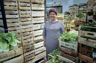  ??  ?? Ministra
La titolare dell’Agricoltur­a, Teresa Bellanova, ha visitato ieri il Car, il mercato agroalimen­tare più grande d’Europa (foto LaPresse)