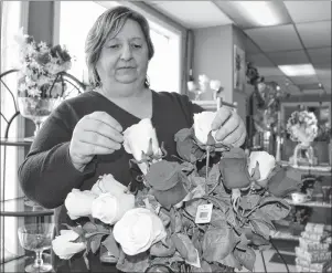  ?? SHARON MONTGOMERY-DUPE/CAPE BRETON POST ?? Patricia Hillis, owner of Thoms Flowers in Glace Bay, sets up a flower display at her store. She has recently partnered with the Glace Bay Y’s Men’s and Women’s Club to provide decorating services to anyone renting the club’s gymnasium for a wedding...