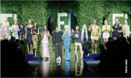  ?? ?? Kim Jones and Donatella Versace at the Fendace runaway show, a collaborat­ion by Fendi and Versace