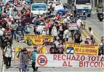  ?? EFE ?? Las manifestac­iones se concentrar­on en varios puntos de San Salvador y luego en la Asamblea.