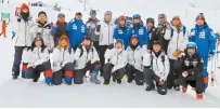  ?? Courtesy of Lotte Group ?? Lotte Group Chairman Shin Dong-bin, sixth from left in the rear row, raises his fist with members of the national ski team at their training camp in New Zealand in this Aug. 13 file photo.