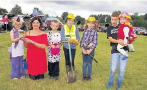  ??  ?? Creative Winners in the fancy dress competitio­n, from left, Madeline Stenbridge as a unicorn, Sarah Andrew, Kyle Ormerod as a cow, Taylor Doland as a roadworks supervisor, Sinead Ormerod as a cowgirls, and Logan Wilkinson with his cousin James Thom as...