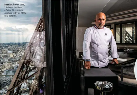  ??  ?? Passation. Frédéric Anton, 3 étoiles au Pré Catelan à Paris, est le quatrième cuisinier à veiller sur la table de la tour Eiffel.