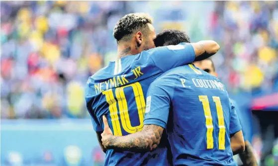  ??  ?? Amizade entre Neymar e Coutinho dura desde o tempo em que jogavam na seleção sub-16 do Brasil