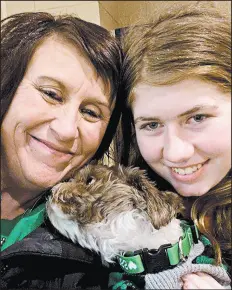  ?? JENNIFER SMITH PHOTO ?? This photo by Jennifer Smith and used as her new Facebook profile picture, shows Jayme Closs, right, her aunt Jennifer and Molly the dog after they were reunited.