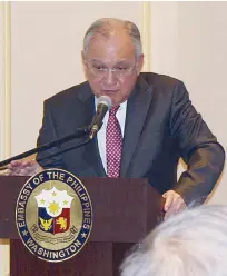  ??  ?? Recapping developmen­ts in 2017 during the year-end briefing at the Romulo Hall of the Philippine Embassy in Washington, DC.