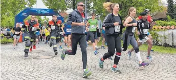  ?? FOTO: END ?? Auf die Plätze, fertig – los: 152 Teams gehen in Oberreitna­u an den Start.