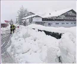  ??  ?? Workers remove snow from Zermatt rail station yesterday