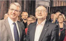 ?? FOTO: CHRISTIAN FLEMMING ?? Amtsinhabe­r Gerhard Ecker bleibt OB in Lindau. Oliver Eschbaumer verfehlt die Stichwahl.