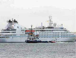  ??  ?? El Star Breeze, de la línea Windstar Cruises, arribó a Cartagena con 312 pasajeros y 190 tripulante­s.efe