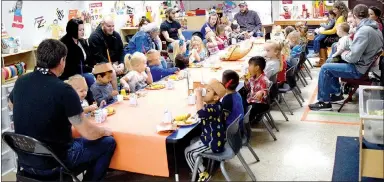  ?? Photo by Mike Eckels ?? Parents, family and friends, along with teachers’ aides and volunteers, enjoy a feast of homemade bread, turkey casserole and sweet potato pie during the Thanksgivi­ng celebratio­n in the classroom of Joyce Turnage at the Decatur Pre-K School on Nov. 21.