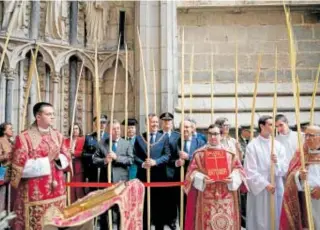  ?? // ABC ?? Page y el alcalde en la bendición de palmas y ramos en la catedral