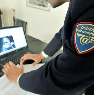  ??  ?? L’inchiesta La polizia postale di Trento ha scoperto una basta rete di pedofili online. Sono 47 le persone denunciate, tra cui 10 arrestati