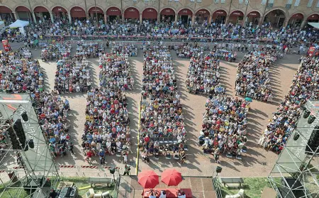  ??  ?? Dedica
Sopra una foto della scorsa edizione del Festival della filosofia A fianco il filosofo Remo Bodei scomparso lo scorso autunno: a lui è dedicata la rassegna