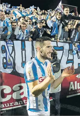  ?? FOTO: UNCITI ?? Joseba Zaldua celebra con la afición el pase a la final de Copa en Anduva