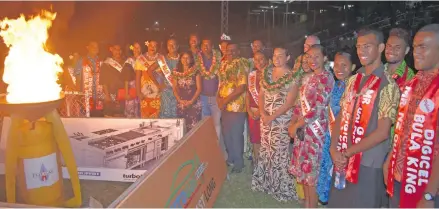  ?? Photo: Waisea Nasokia ?? Minister for Local Government Parveen Bala with the sponsors and contestant­s during the opening of the 2018 Digicel Nadi Bula Festival at Prince Charles Park in Nadi on July 14, 2018.