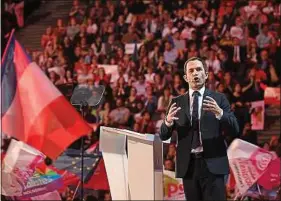  ??  ?? Benoît Hamon a harangué ses troupes : « Tout commence par vous ! »