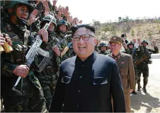  ?? Reuters/KCNA ?? Em foto sem data, o ditador Kim Jong-un comparece em competição das Forças Armadas