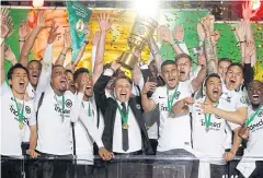  ?? REUTERS ?? Frankfurt coach Niko Kovac and players celebrate with the trophy.