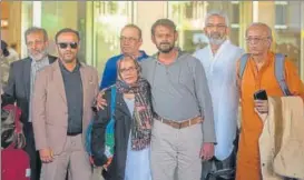  ?? SATYABRATA TRIPATHY/HT ?? Hamid Ansari with his family at the airport; the decoration at his home (right).
