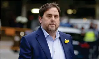  ??  ?? Oriol Junqueras, tidigare regional vicepresid­ent i Katalonien, på sin väg till domstolen för ett år sedan. Arkivbild.