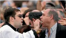  ?? PHOTO: GETTY IMAGES ?? A priest gives Holy Communion in a ceremoney that the Vatican says cannot involve gluten-free bread.