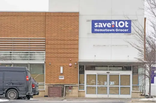  ?? PAT NABONG/SUN-TIMES ?? A Save A Lot grocery is to take over the vacant Whole Foods store at 832 W. 63rd St. in the Englewood neighborho­od.