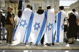  ?? Chip Somodevill­a Getty Images ?? PEOPLE join a “Stand with Israel” rally in Washington on Oct. 13. Nearly 9 in 10 U.S. Jews said they believed there was more antisemiti­sm now than five years ago.