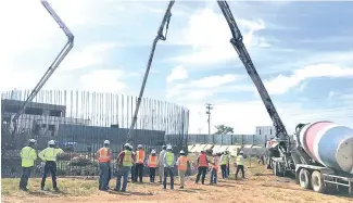  ?? FUENTE EXTERNA ?? La CAASD realiza el vaciado de hormigón del tanque de agua potable.