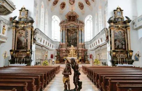  ?? Foto: Karl Aumiller (Archiv) ?? 93 Menschen dürfen an den Gottesdien­sten in der Basilika St. Peter in Dillingen teilnehmen. Wie viele werden kommen?