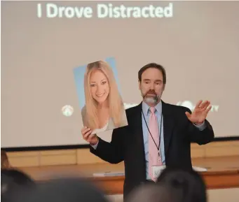  ?? Courtesy Joel FeldMan ?? ‘THEY DO IT ANYWAY’: Joel Feldman, founder of End Distracted Driving, holds up a photo of his 21-year-old daughter Casey, an aspiring journalist who was killed by a distracted driver in 2009.