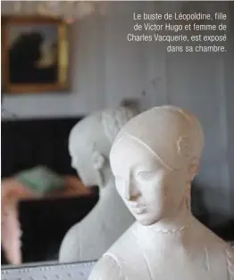  ??  ?? Le buste de Léopoldine, fille de Victor Hugo et femme de Charles Vacquerie, est exposé dans sa chambre.