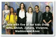  ?? ?? Jolie with five of her kids (from left), Shiloh, Zahara, Vivienne,
Maddox and Knox