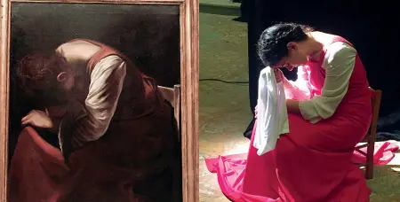 ??  ?? «Maddalena penitente» di Caravaggio e un «tableaux vivant» che interpreta il quadro A fianco, Vittorio Sgarbi durante l’inaugurazi­one