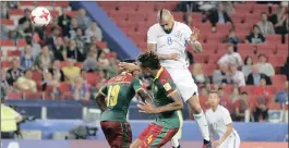  ?? PICTURE: EPA ?? BANG ON: Arturo Vidal heads Chile’s opening goal during yesterday’s Fifa Confederat­ions Cup Group B match against Cameroon in Moscow.