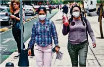  ?? AFP ?? ► Las clases se suspendier­on esta semana en la ciudad de México debido a la contaminac­ión del aire.