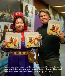  ?? ?? Jorunn sammen med makker og fotograf Ola Røe. Sammen lager de dokumentar­er om den samiske kulturen. Her med boken «Ni samiske tidsbilder», som de ga ut i 2013.