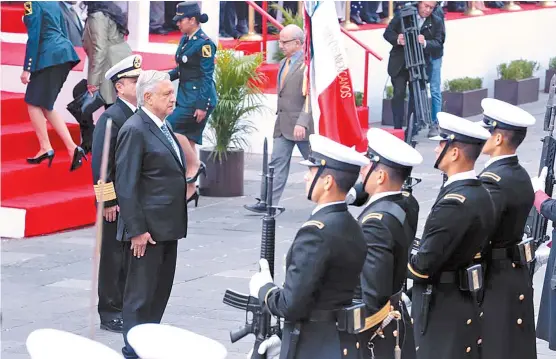  ?? JESÚS QUINTANAR ?? López Obrador encabezó el 106 aniversari­o de la Marcha de la Lealtad en el Castillo de Chapultepe­c.