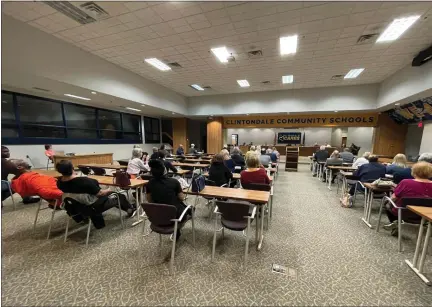  ?? MACOMB DAILY PHOTO ?? Most seats were filled at Monday’s Clintondal­e school board meeting.