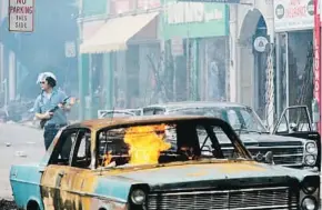  ??  ?? Imagen del filme. Los disturbios, entre el 23 y 28 de julio de 1967, causaron 43 muertos