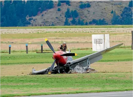  ?? TESS SMITH/STUFF ?? Pilot Arthur Dovey escaped from his plane, which crashed at Warbirds Over Wanaka on Saturday.