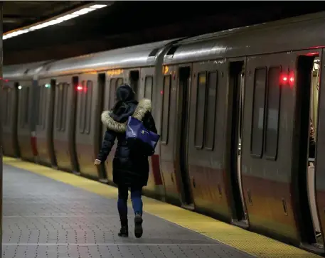  ?? NANCYLANE/HERALDSTAF­F ?? GHOST TOWN: Most cars and platforms were virtually empty on the Red Line on Monday in Cambridge.