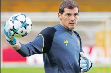  ??  ?? DECIDIDO. Casillas quiere marcharse del Oporto al no contar con minutos.