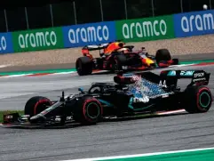  ?? (Getty) ?? Hamilton leads Verstappen during the Styrian Grand Prix