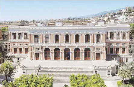  ??  ?? Feudalesim­o L’Università di Messina. Chi concorre al posto di direttore generale sa in anticipo che dovrà riconsegna­re la poltrona